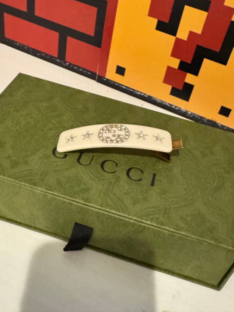 GUCCI 星バンスクリップ