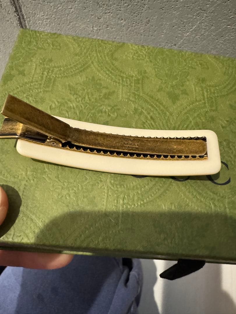 GUCCI 星バンスクリップ