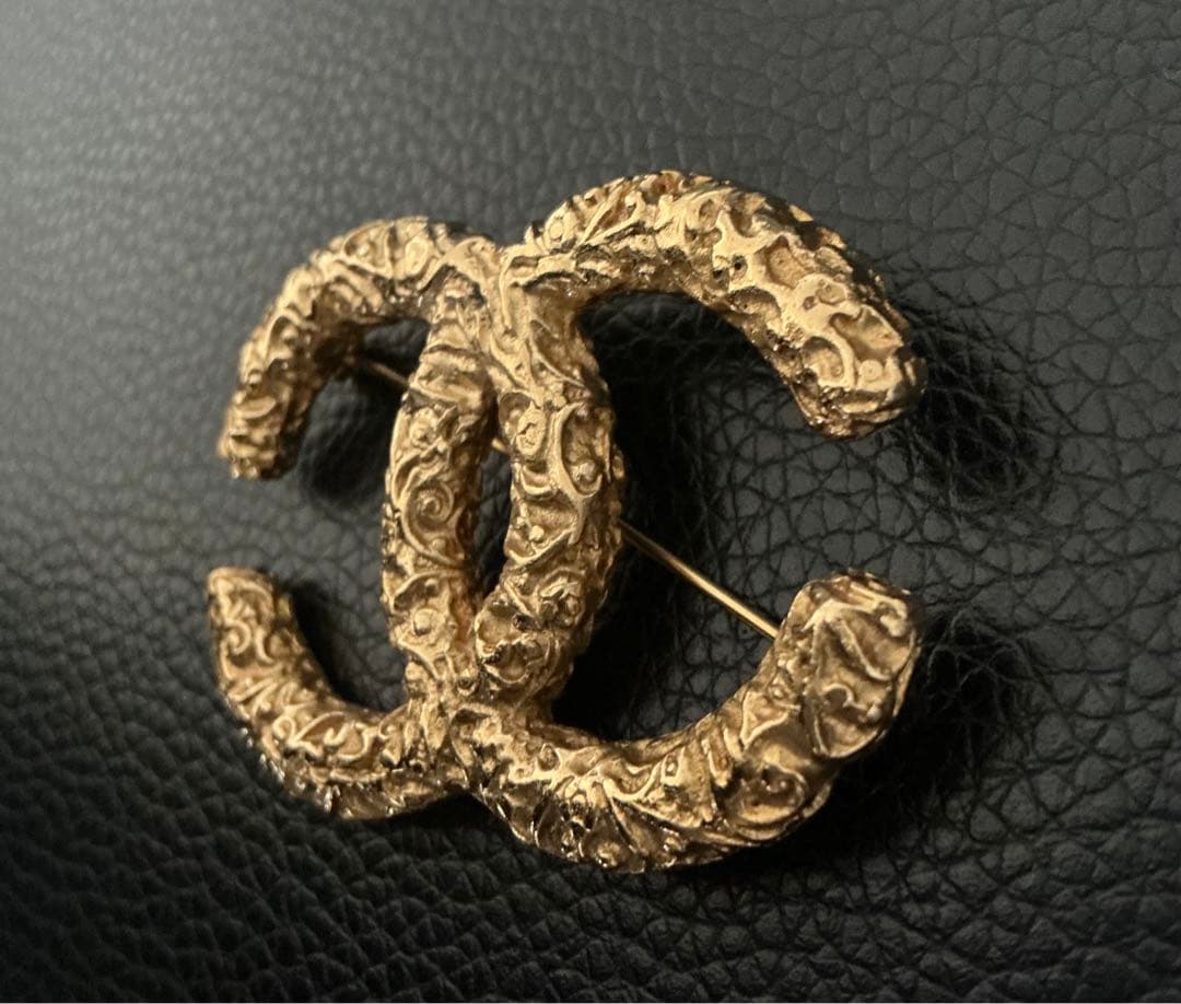 時*計様 本物保証！希少 シャネル ブローチ 溶岩 ココマーク ゴールド ！