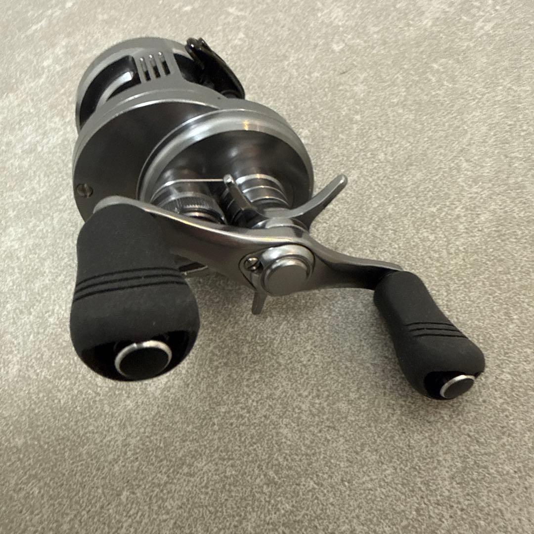 【美品】シマノ　20カルカッタコンクエスト　DC100　右ハンドル