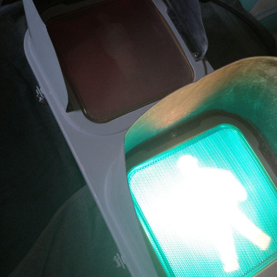 小糸工業歩行者用信号機本物