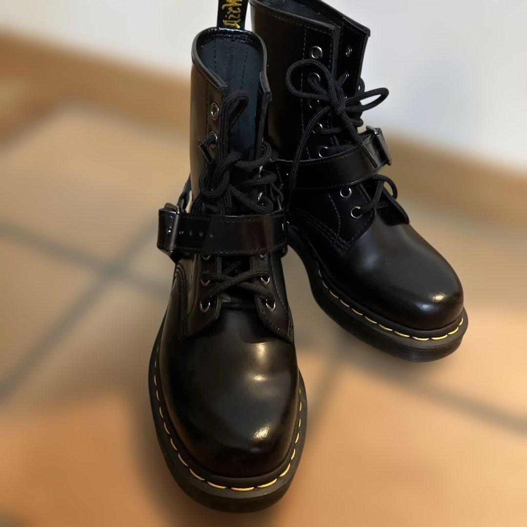 Tomoドクターマーチン　黒ショートブーツ
