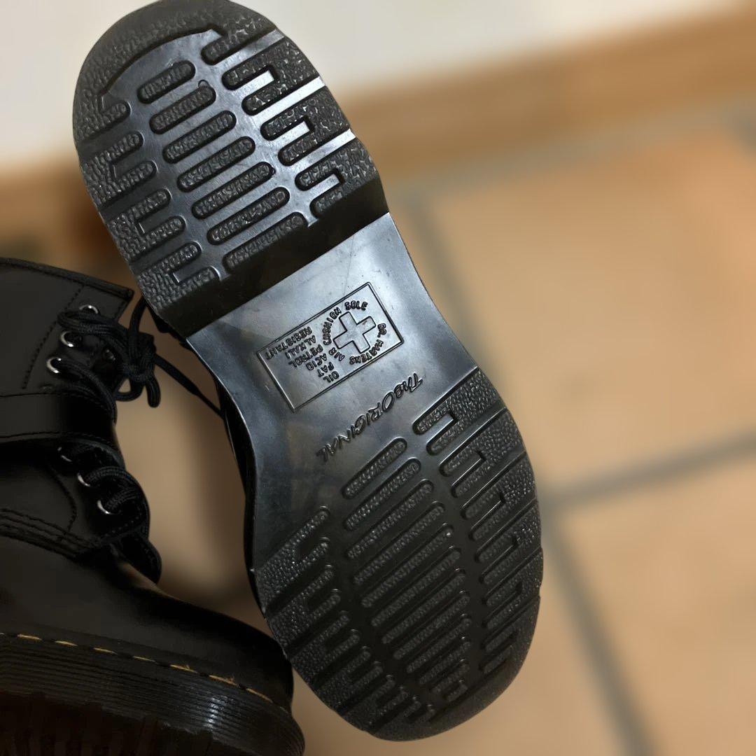 Tomoドクターマーチン　黒ショートブーツ