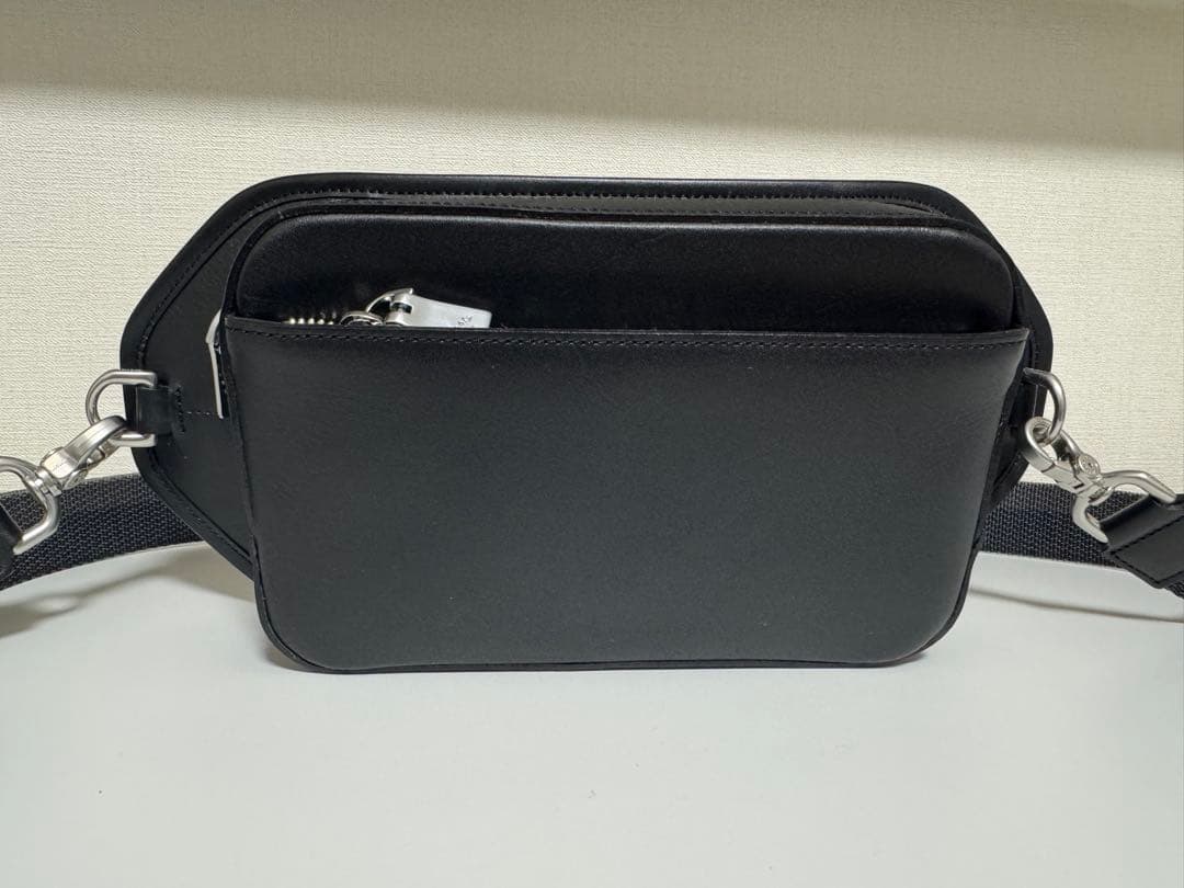 aniary(アニアリ) レザー ショルダー ボディバッグ