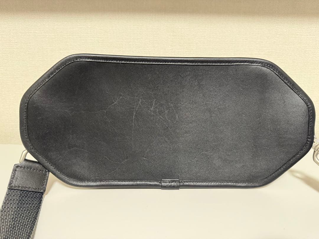 aniary(アニアリ) レザー ショルダー ボディバッグ