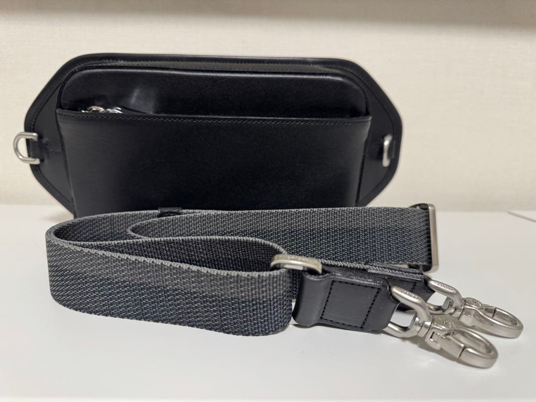 aniary(アニアリ) レザー ショルダー ボディバッグ