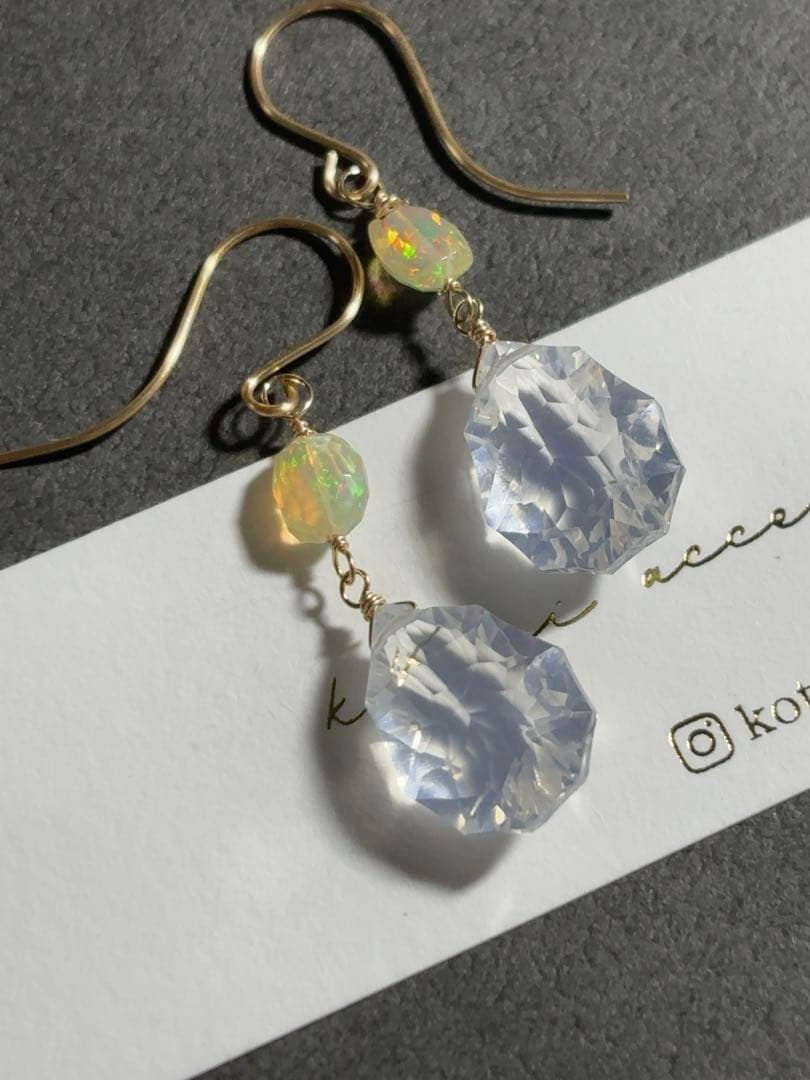 ムーンクォーツロゼットコンケーブカットピアス A54