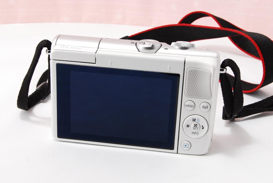 〓美品〓Wi-Fi機能搭載♪キヤノン Canon EOS M100