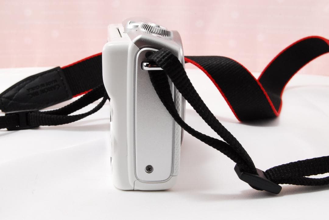 〓美品〓Wi-Fi機能搭載♪キヤノン Canon EOS M100