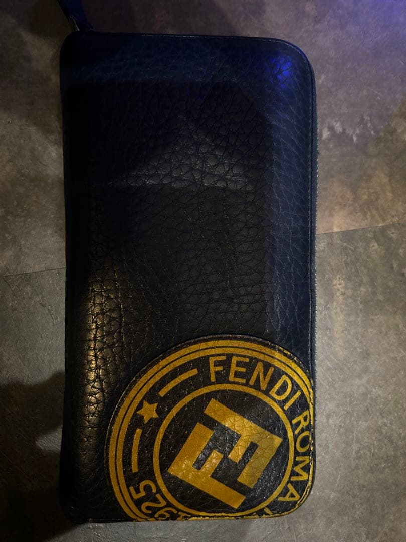 FENDI フエンディ　長財布　ラウンドファスナー　fendi 美品　ネイビー
