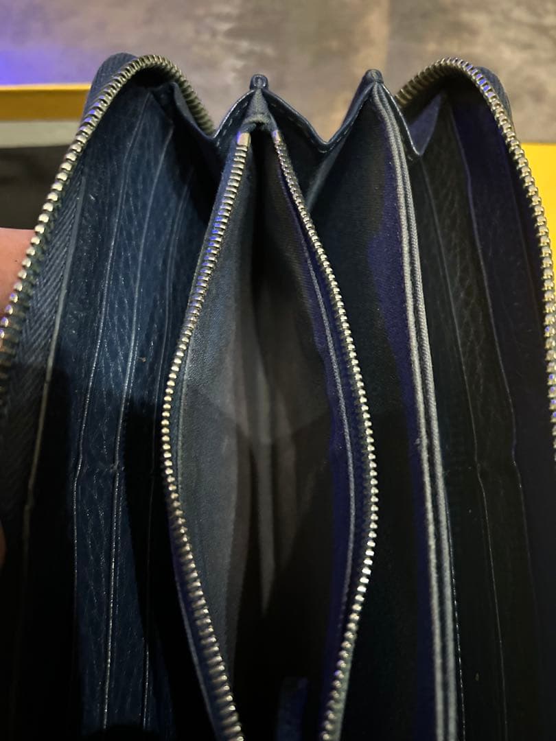 FENDI フエンディ　長財布　ラウンドファスナー　fendi 美品　ネイビー