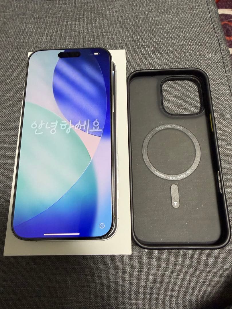 Apple iPhone16ProMAX white Titanium 本体