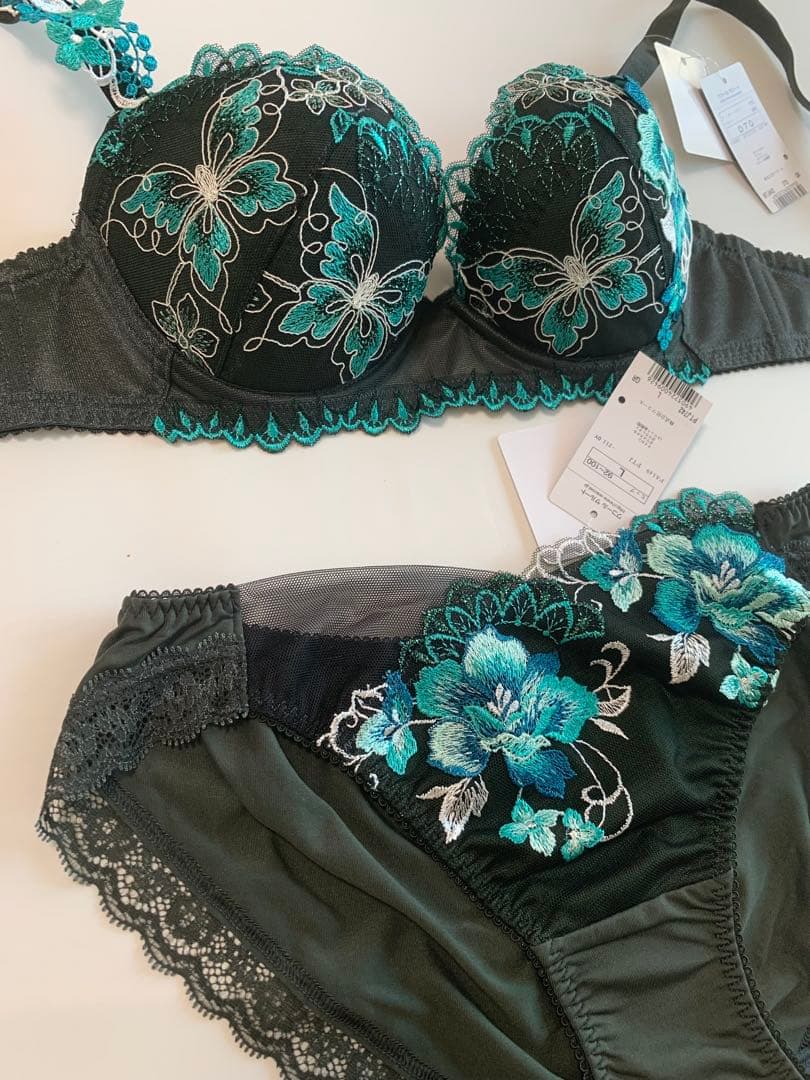 ワコール サルート ブラD70/ショーツL GR