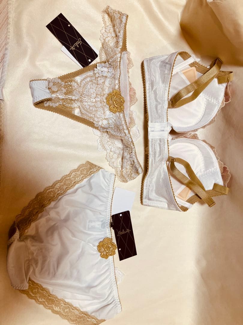 サルート 03G ブラE70＆ショーツM Tバック付 3点 新品タグ付