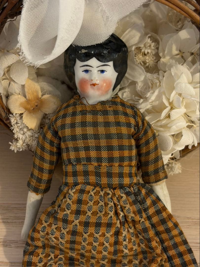アンティーク　ドイツ　愛らしいお洋服を纏ったチャイナヘッドドールさん