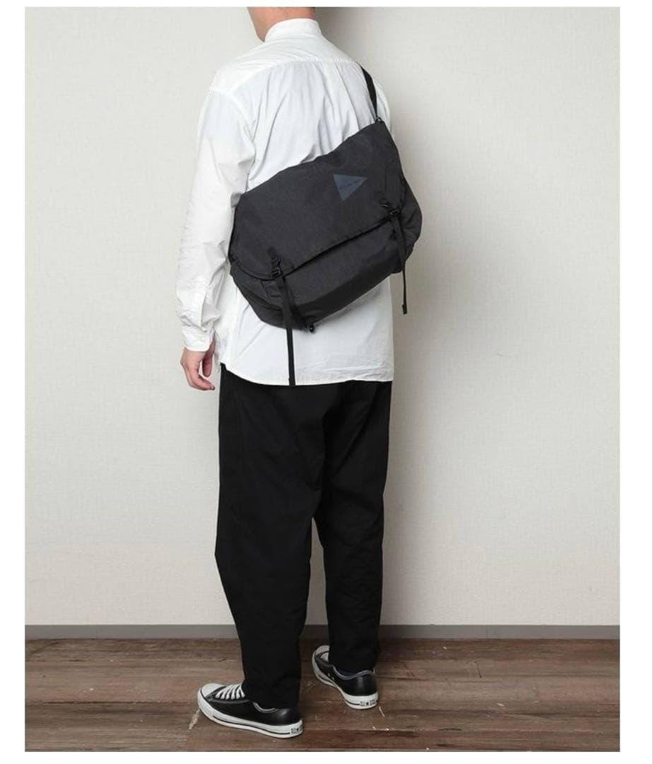 アンドワンダー　メッセンジャーバック