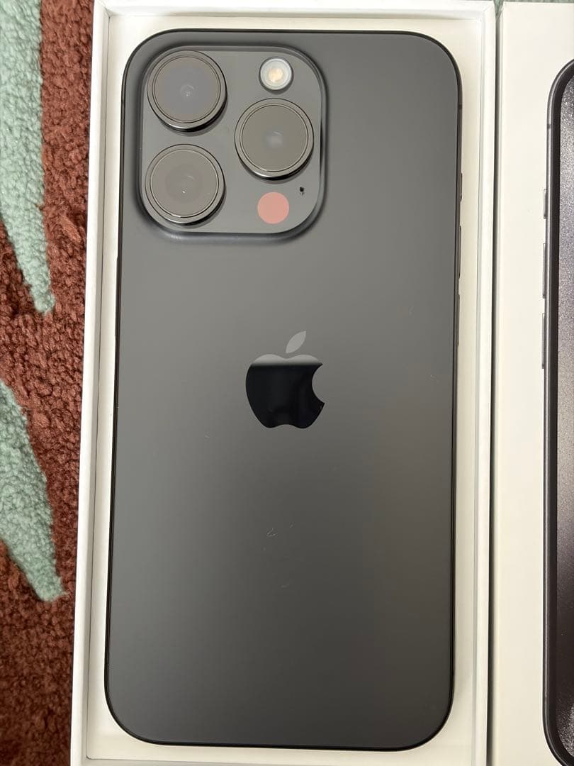 Apple iPhone15 pro 128GBブラックチタニウム