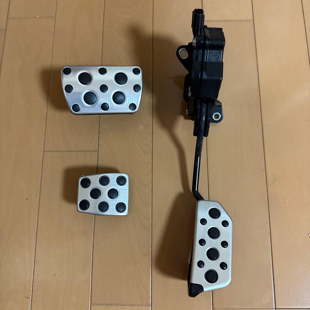 トヨタ純正　プリウスα アルミペダルセット アクセルペダル　ブレーキペダル　土禁