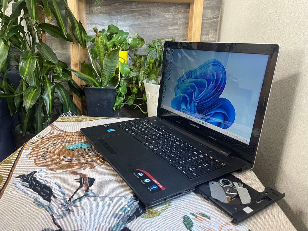 レノボ　PC初心者向けすぐ使えるノートパソコンWindows11