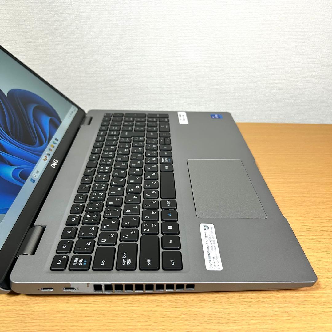 美品 DELL Precision 3561 i7 32GB 512GB 15型