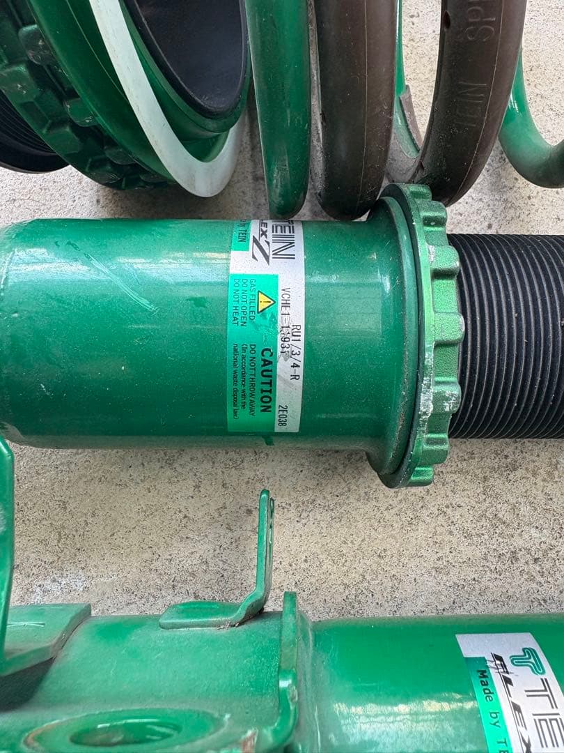 VEZELe:HEV Z用の車高調TEIN製FLEX-Zを格安で出品します。