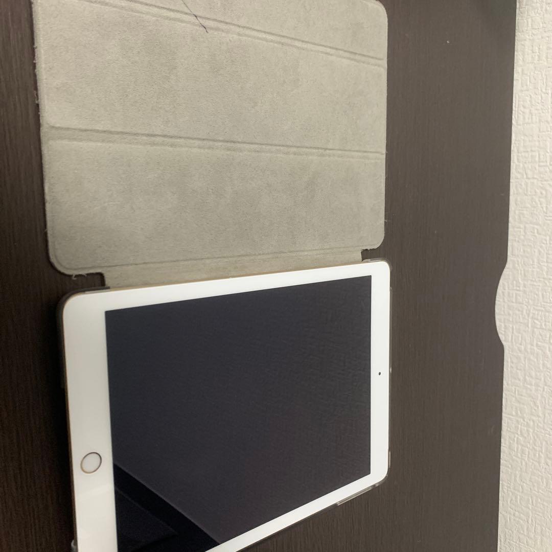 ゴールド iPad 本体 ブラックケース付き