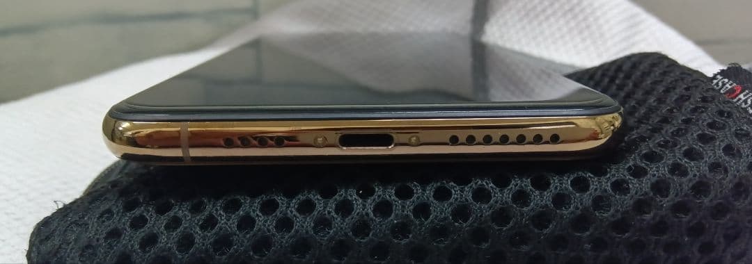 iPhone XS MAX　256GB ゴールド