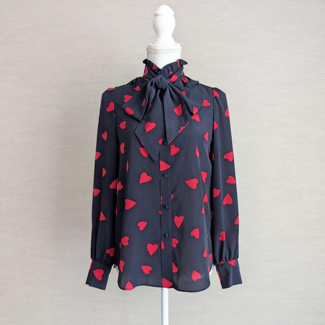 LOULOU WILLOUGHBY デシンハートプリントボウタイブラウス