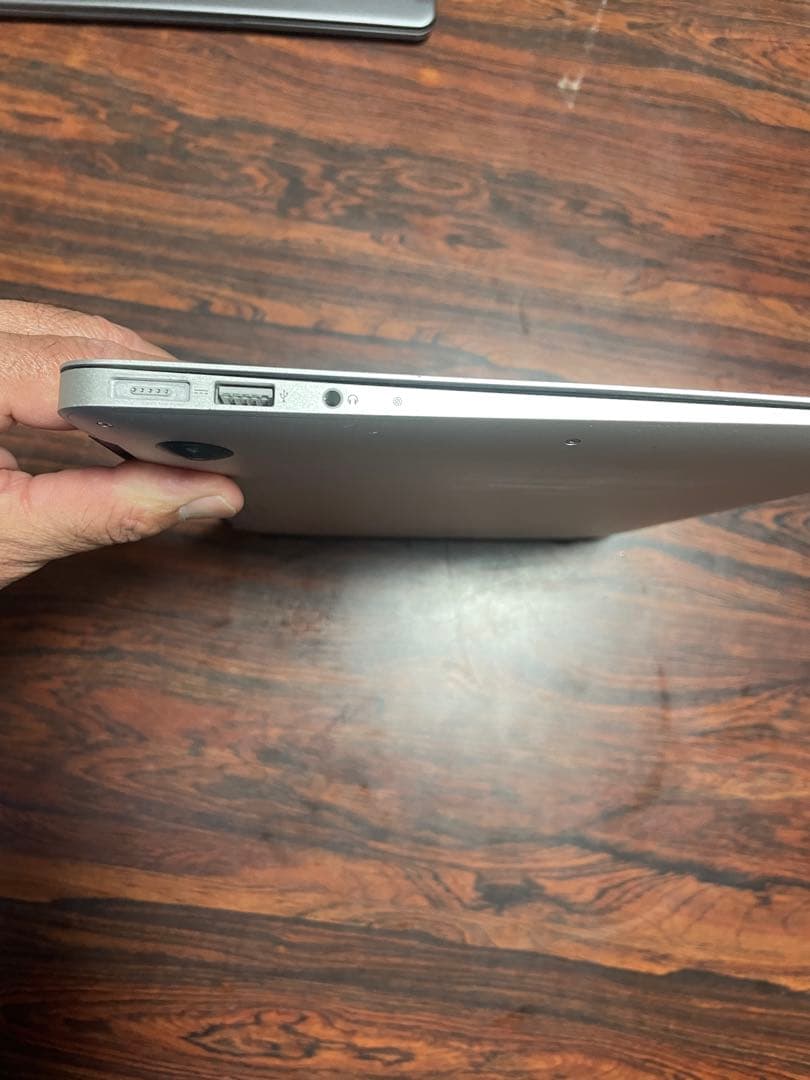 Apple MacBook Air 本体 充電器付き