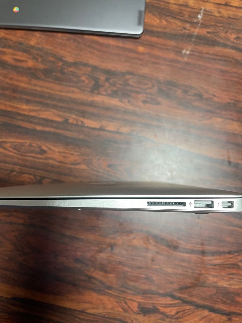 Apple MacBook Air 本体 充電器付き