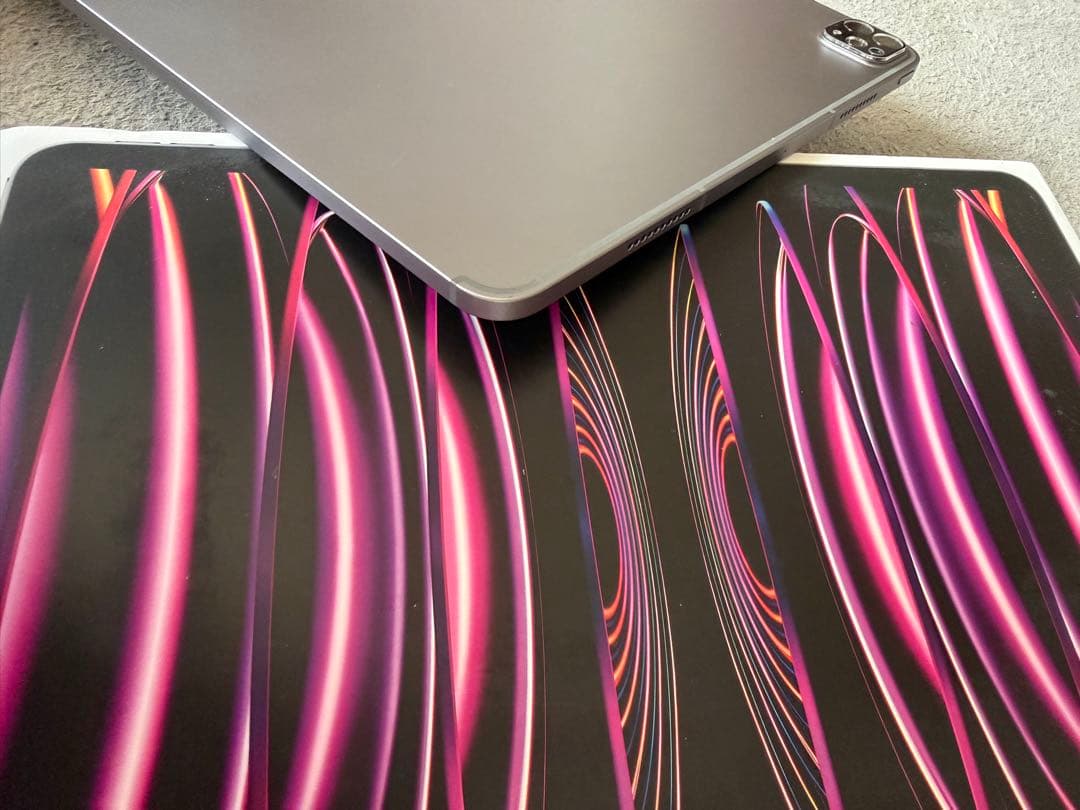 iPad Pro 第６世代　12.9 512gb SIMフリー　スペースグレー