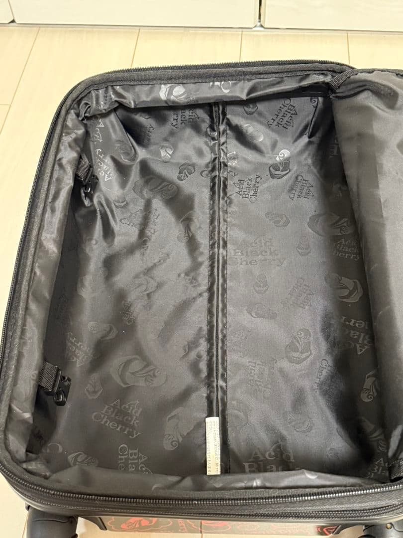 Acid Black Cherry キャリーケース