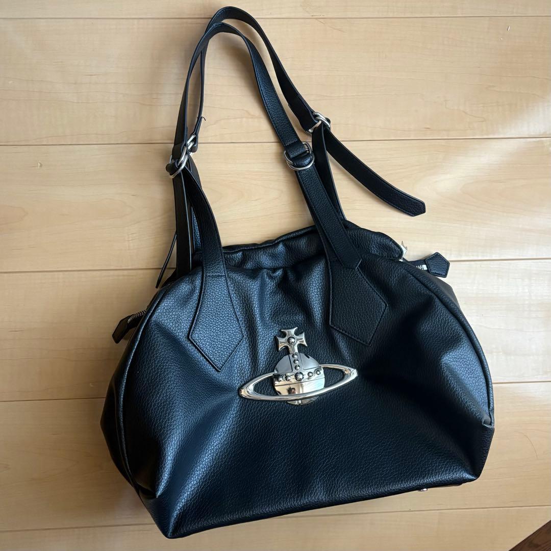 ヴィヴィアンウエストウッド　ビッグオーブ　ヤスミン レザー ボストンバッグ　黒