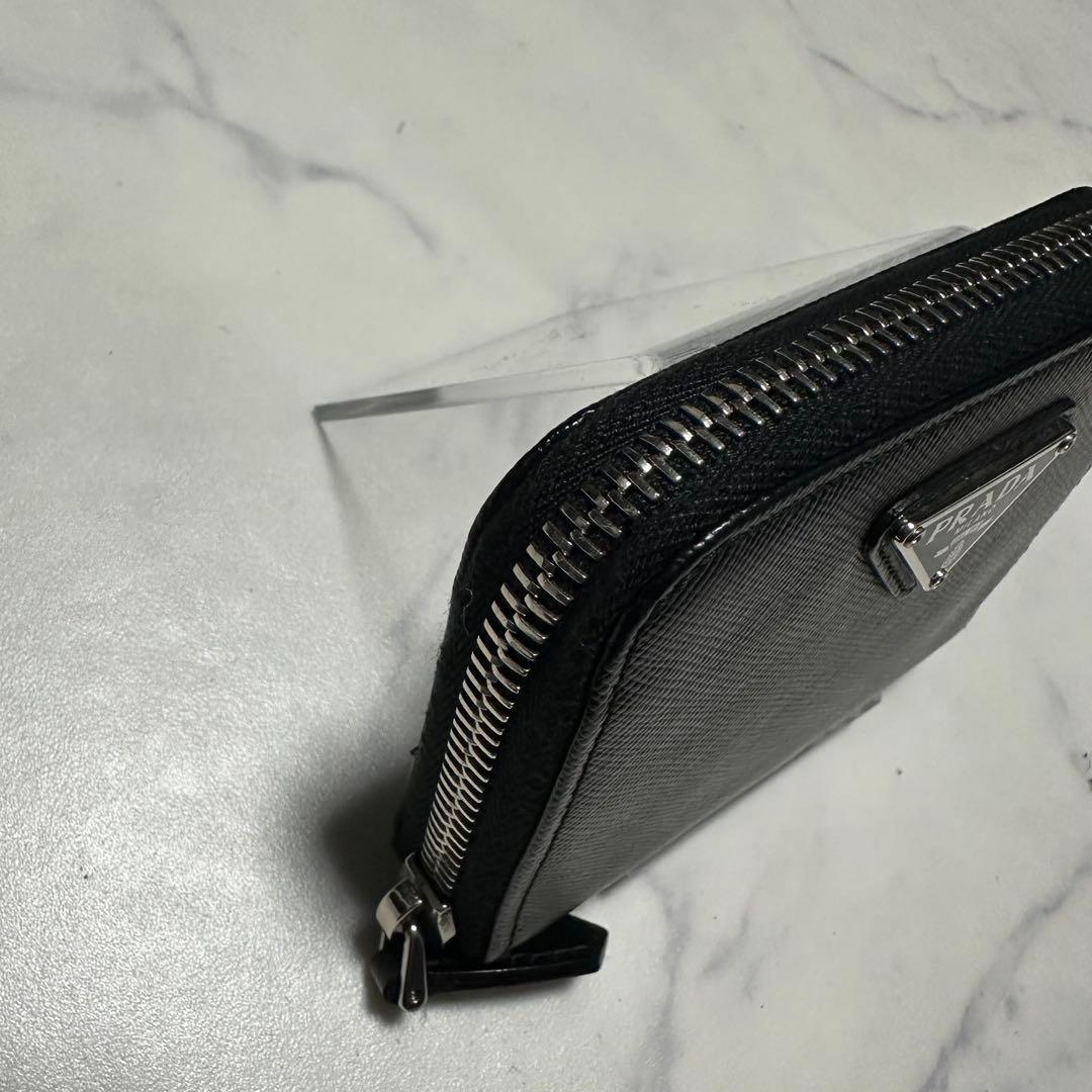 極美品　プラダPRADA サフィアーノレザー　トライアングルロゴ　ケース黒