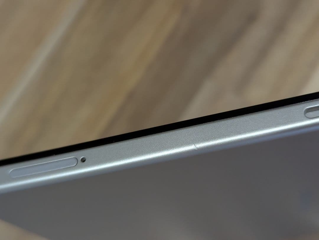 美品　docomo d−42a dtab ゴールド