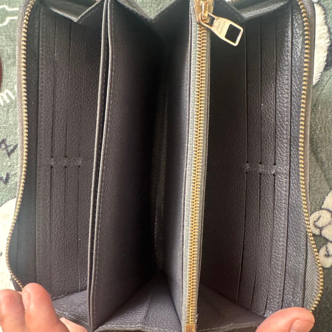ルイ・ヴィトン スタッズ付き長財布 黒