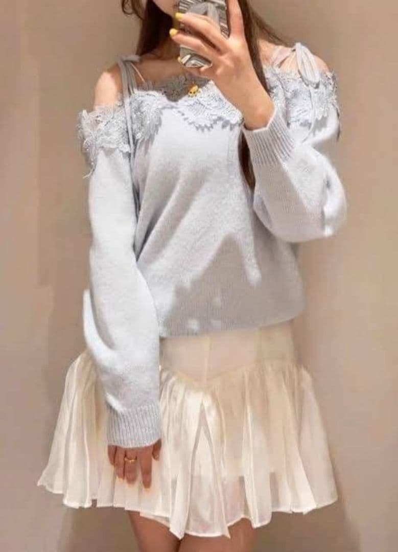 【美品】レーストリミングオフショルニットプルオーバー SNIDEL LBLU