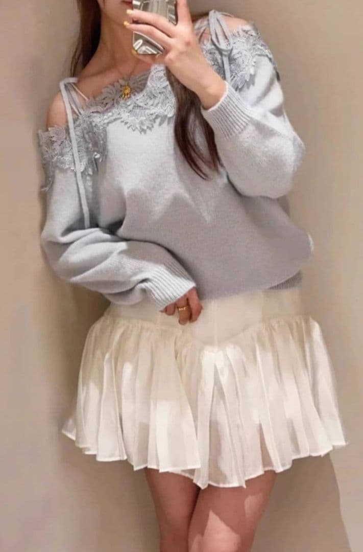 【美品】レーストリミングオフショルニットプルオーバー SNIDEL LBLU