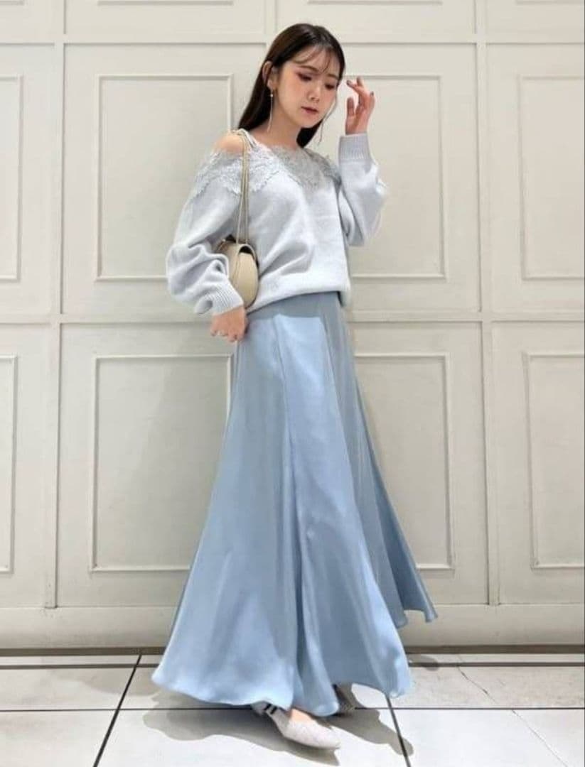 【美品】レーストリミングオフショルニットプルオーバー SNIDEL LBLU