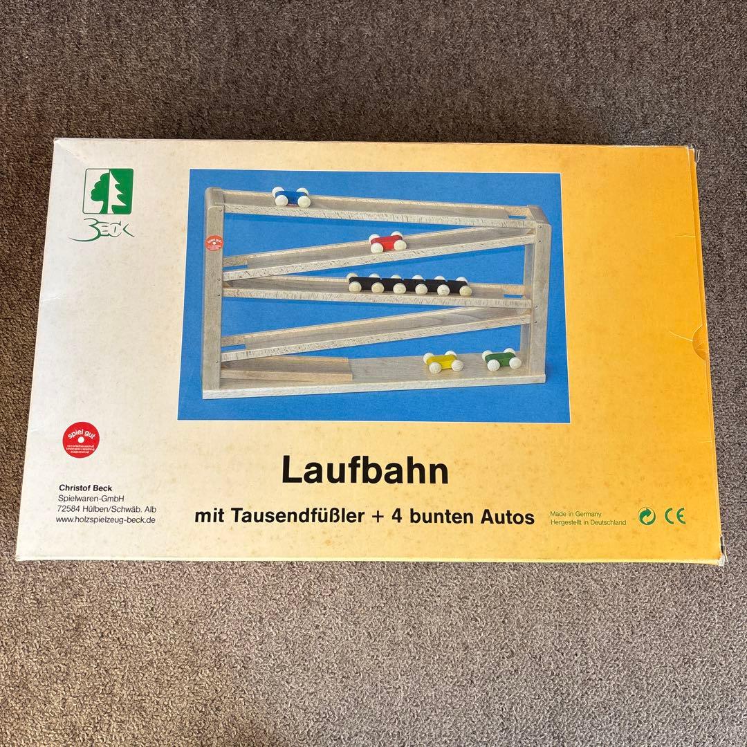 ドイツ製　ベック社木のおもちゃ　 Laufbahn 5つの車付き