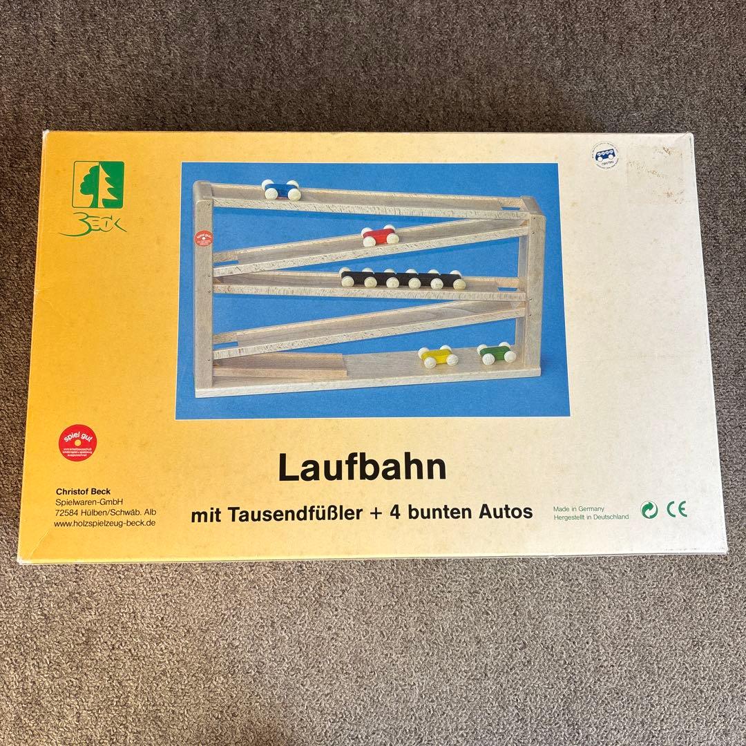 ドイツ製　ベック社木のおもちゃ　 Laufbahn 5つの車付き