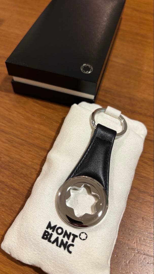 新品箱入りMONT BLANC 黒レザーキーホルダー