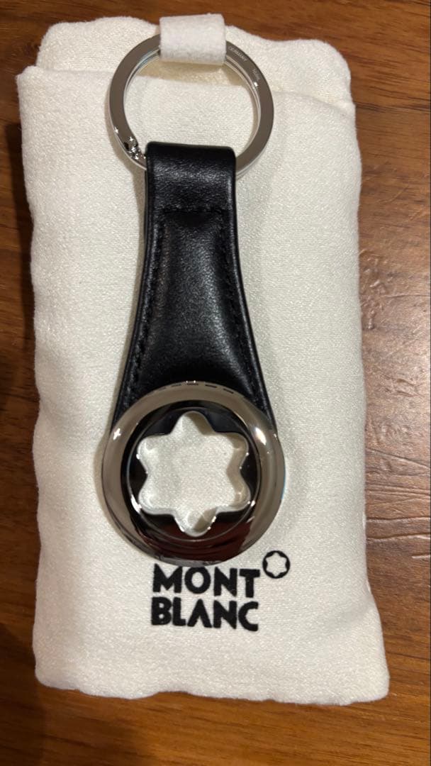 新品箱入りMONT BLANC 黒レザーキーホルダー