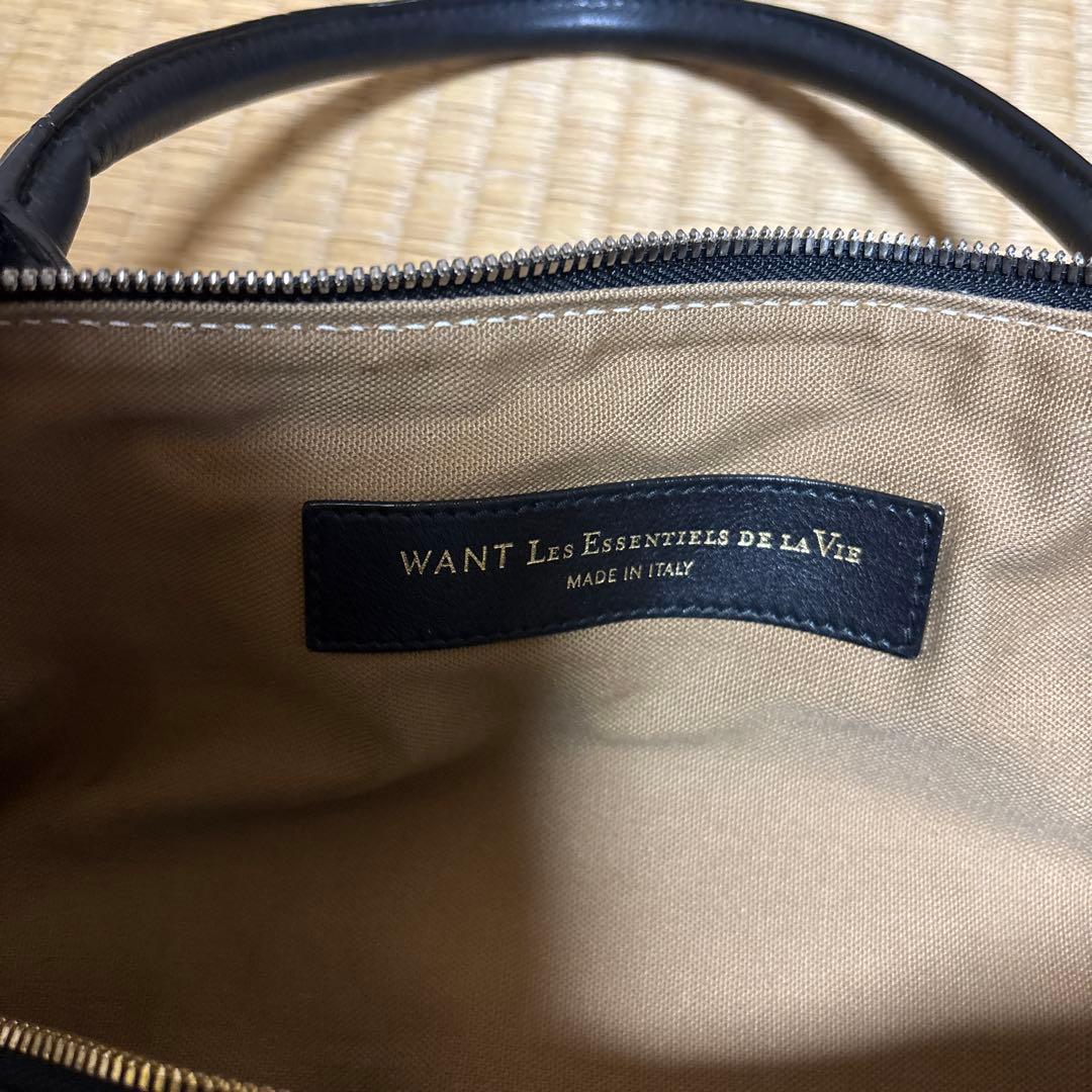 ウォントレスエッセンシャルデラヴイ　 ブラックレザートート トゥモローランド