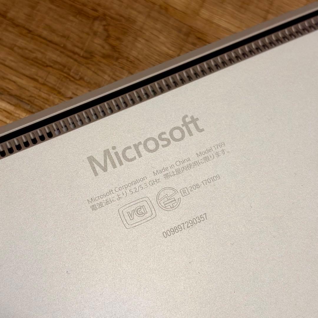 Microsoft Surface Laptop 2 Office付き