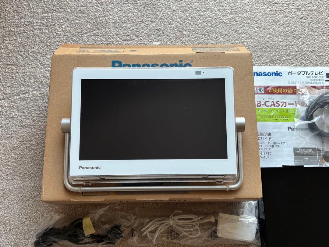 Panasonic レコーダー付ポータブル地上•BS・CSテレビ UN-10T7