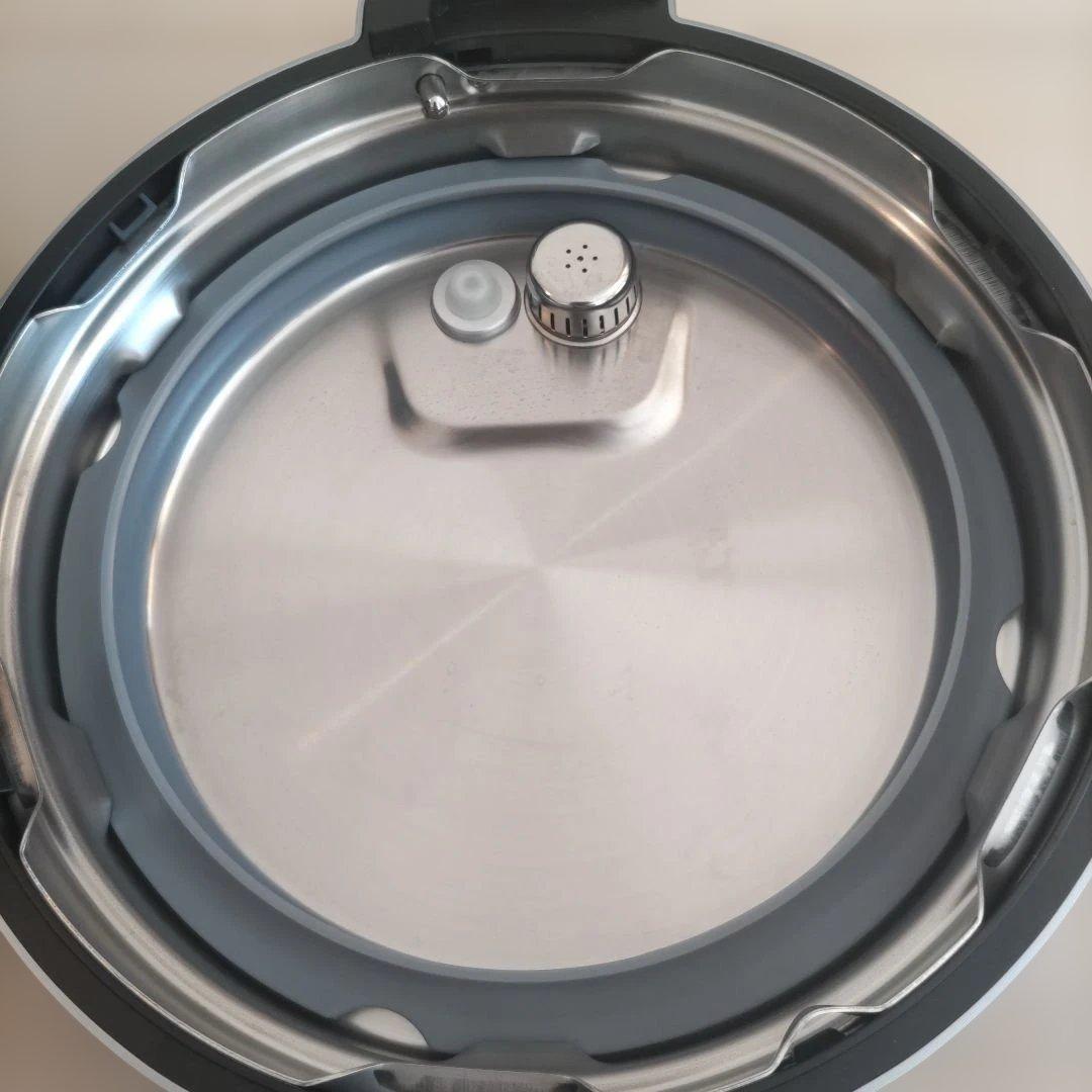 【美品】TOSHIBA 電気圧力鍋 RCP-30R黒