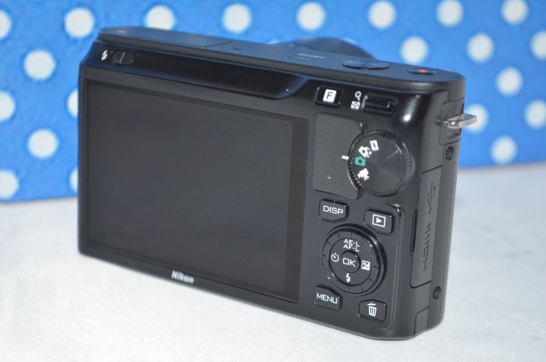 ⭐️コンパクトミラーレスカメラ⭐️大人気ブラック⭐️ ニコン　J1