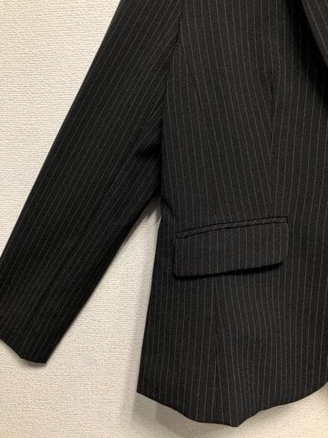 新品☆19号LL～3L黒系ストライプ♪洗える2パンツスーツ脚きれい見え☆r396