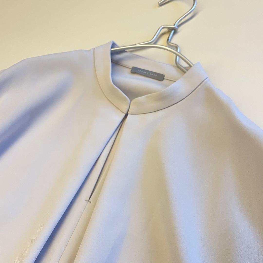 25モデル✨セオリーリュクス　サテン バンドカラー ブラウス 比翼 ライトグレー